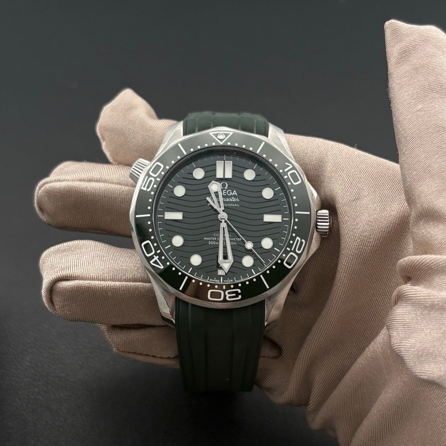 Omega Seamaster 210.32.42.20.10.001 automatic stainless steel 42mm watch only