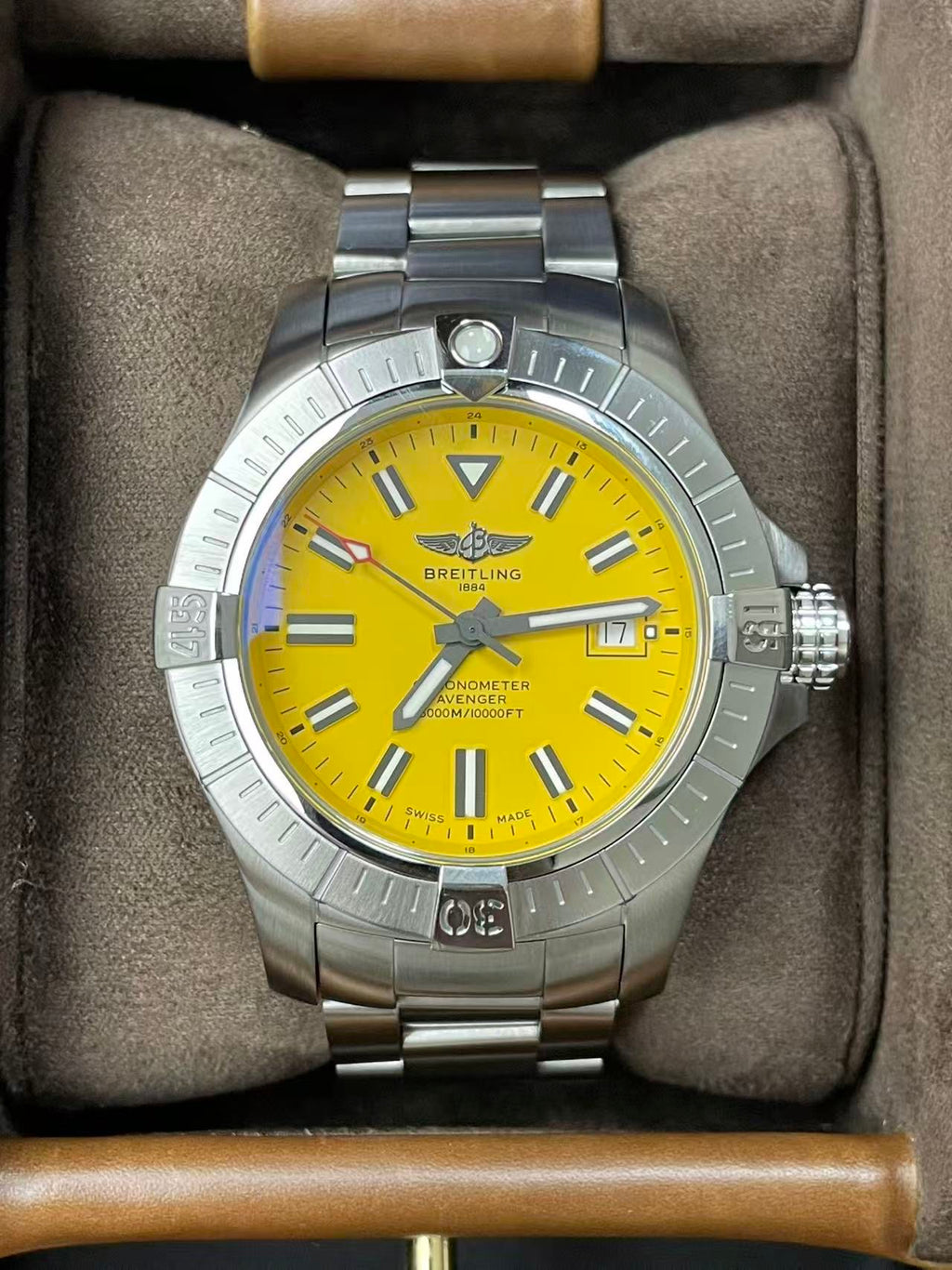 Breitling Avenger A17319101I1A1, 2023 full set
