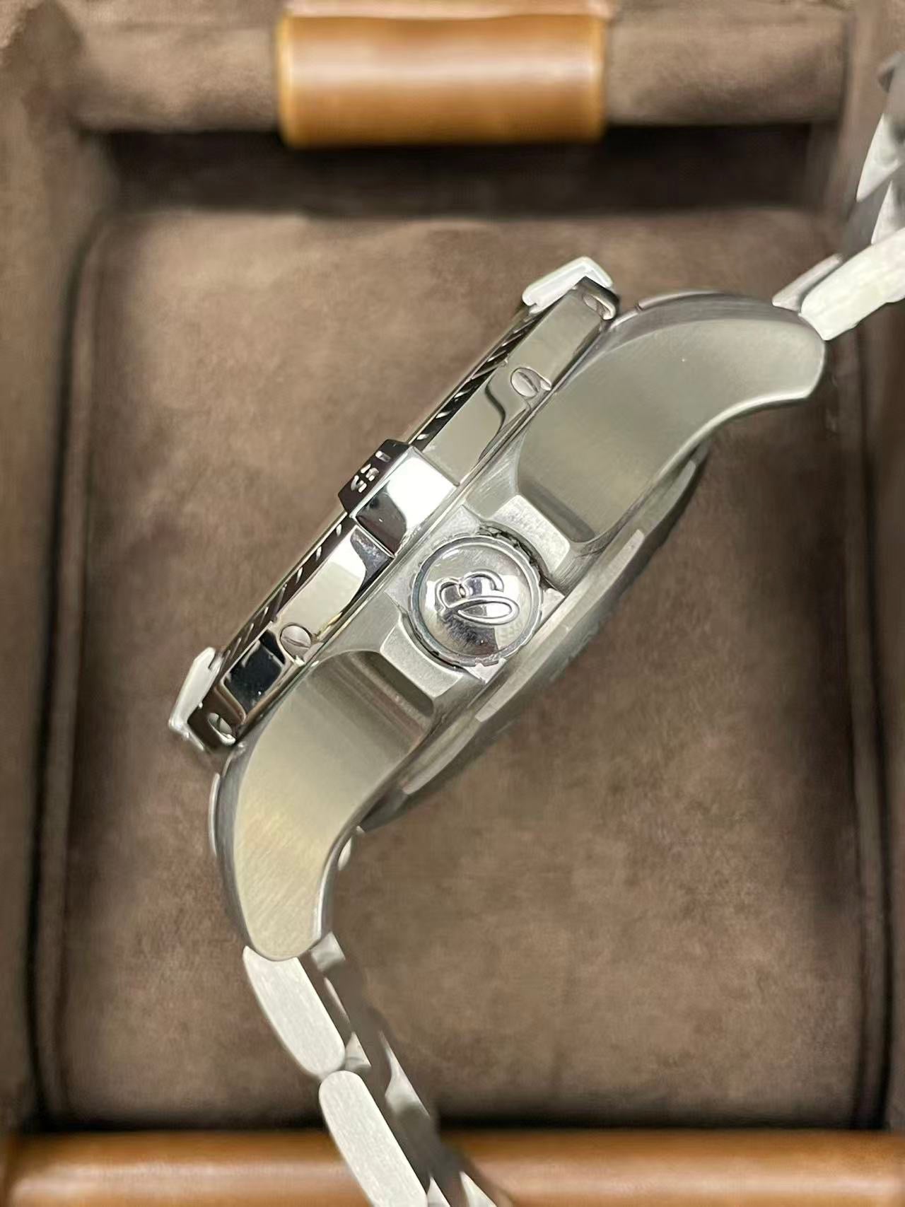 Breitling Avenger A17319101I1A1, 2023 full set