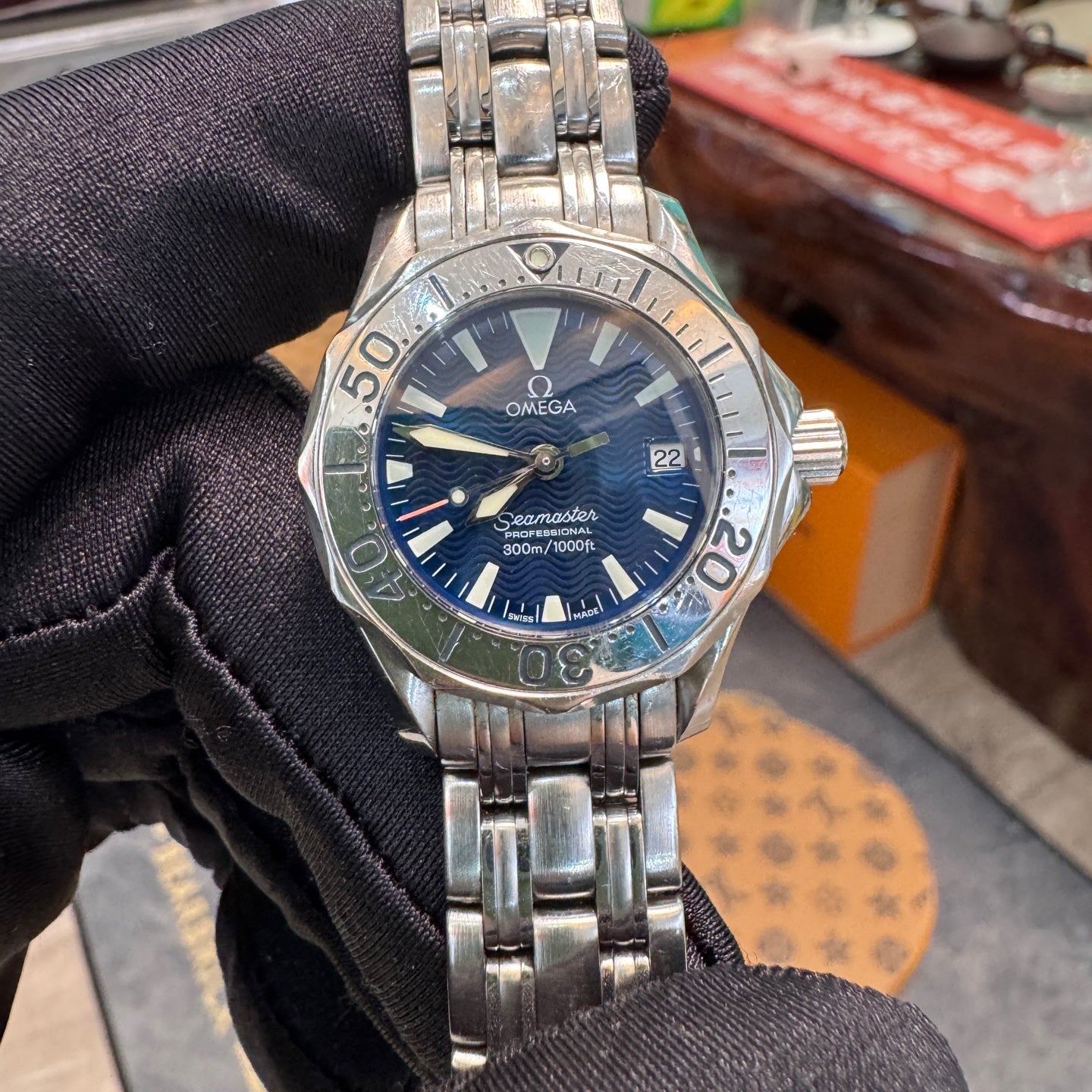 Omega Seamaster 2283.80.00 quartz stainless steel 28mm watch only