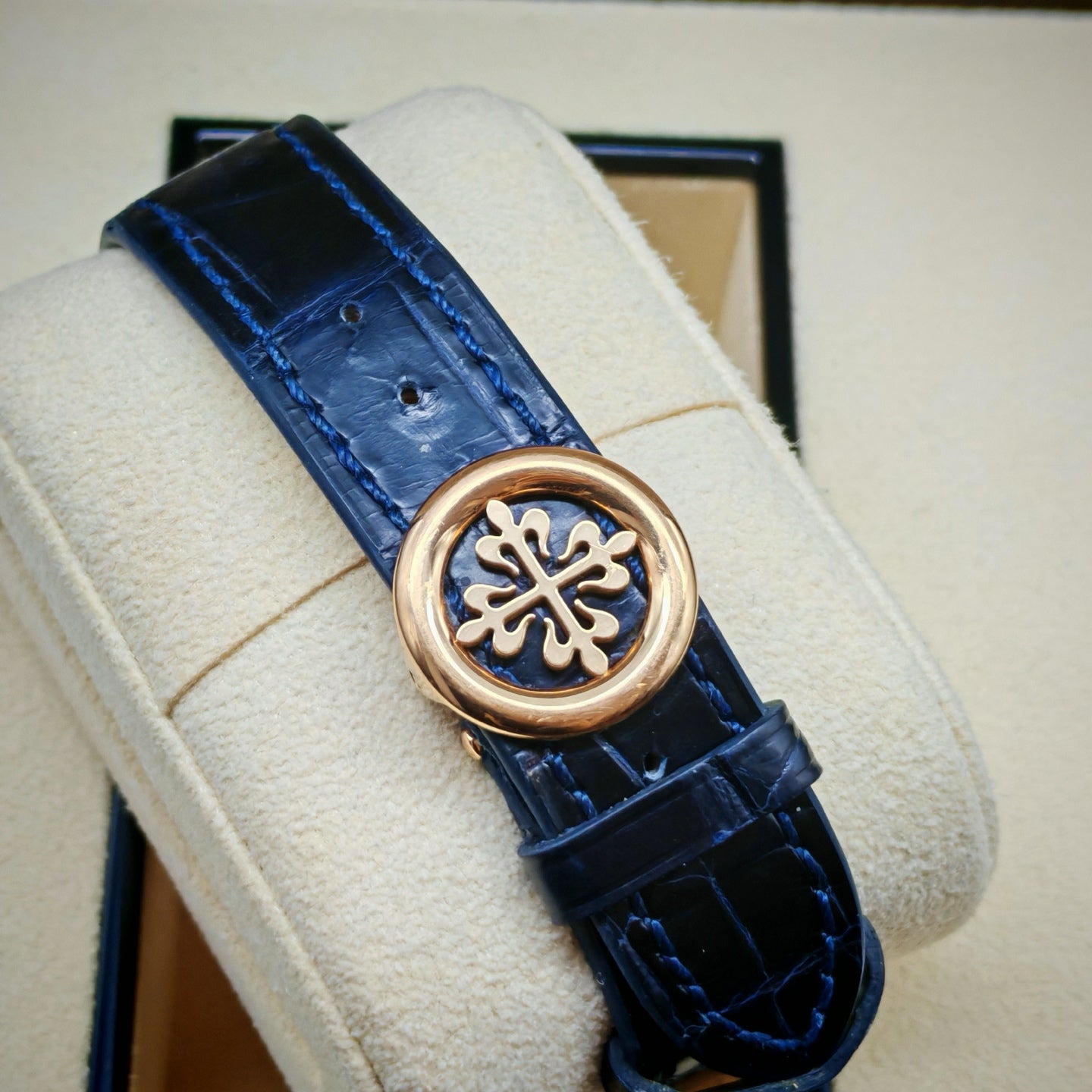 Patek Philippe Complications Ref. 5396R-014 automatic mechanical movement 18k rose gold 38.5mm blue dial watch only