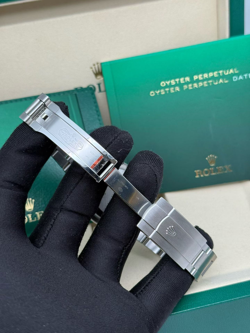 Rolex Oyster Perpetual Ref. M126000-0012 automatic perpetual mechanical movement Oystersteel 36mm full set 2025
