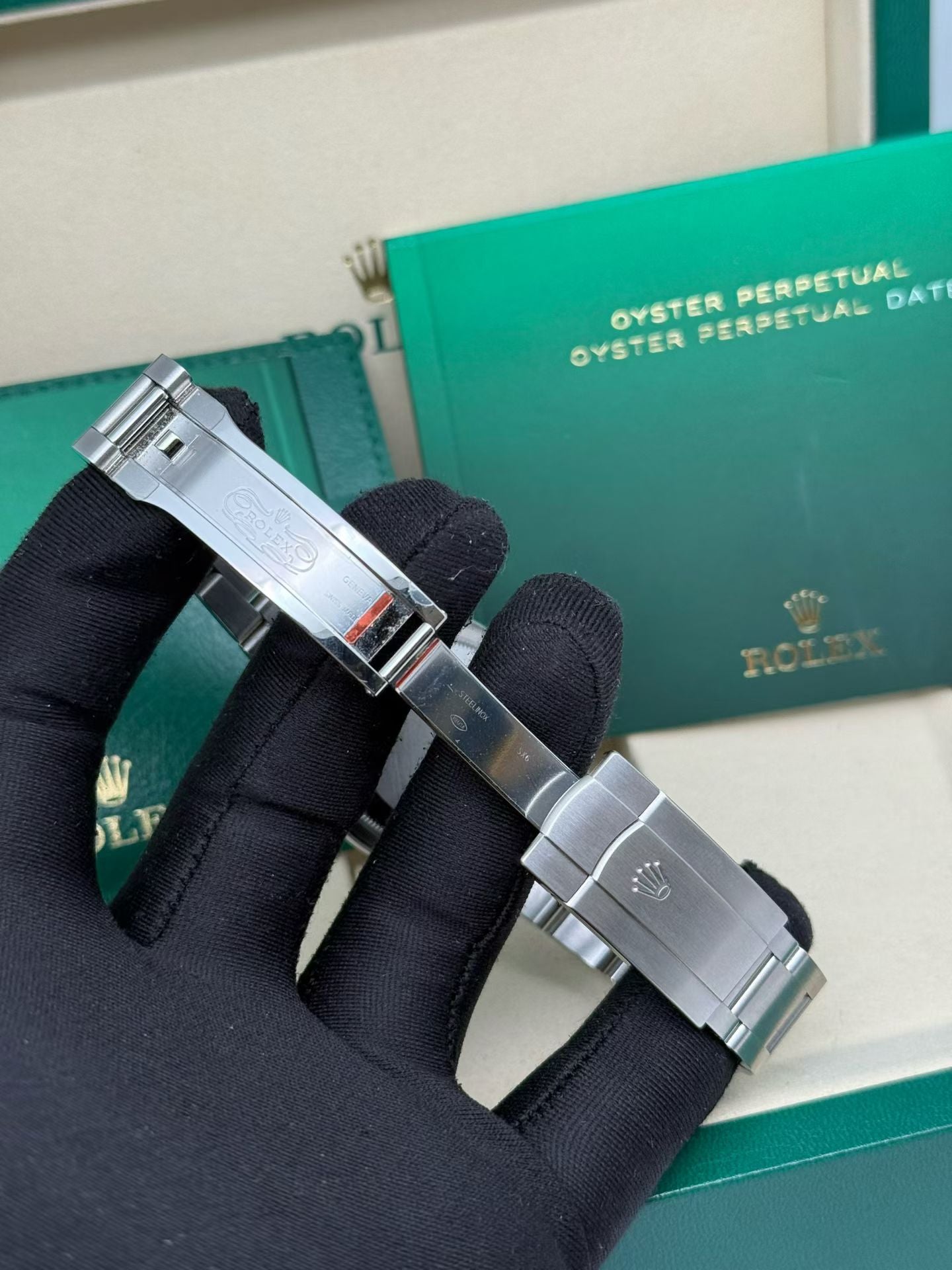 Rolex Oyster Perpetual Ref. M126000-0012 automatic perpetual mechanical movement Oystersteel 36mm full set 2025