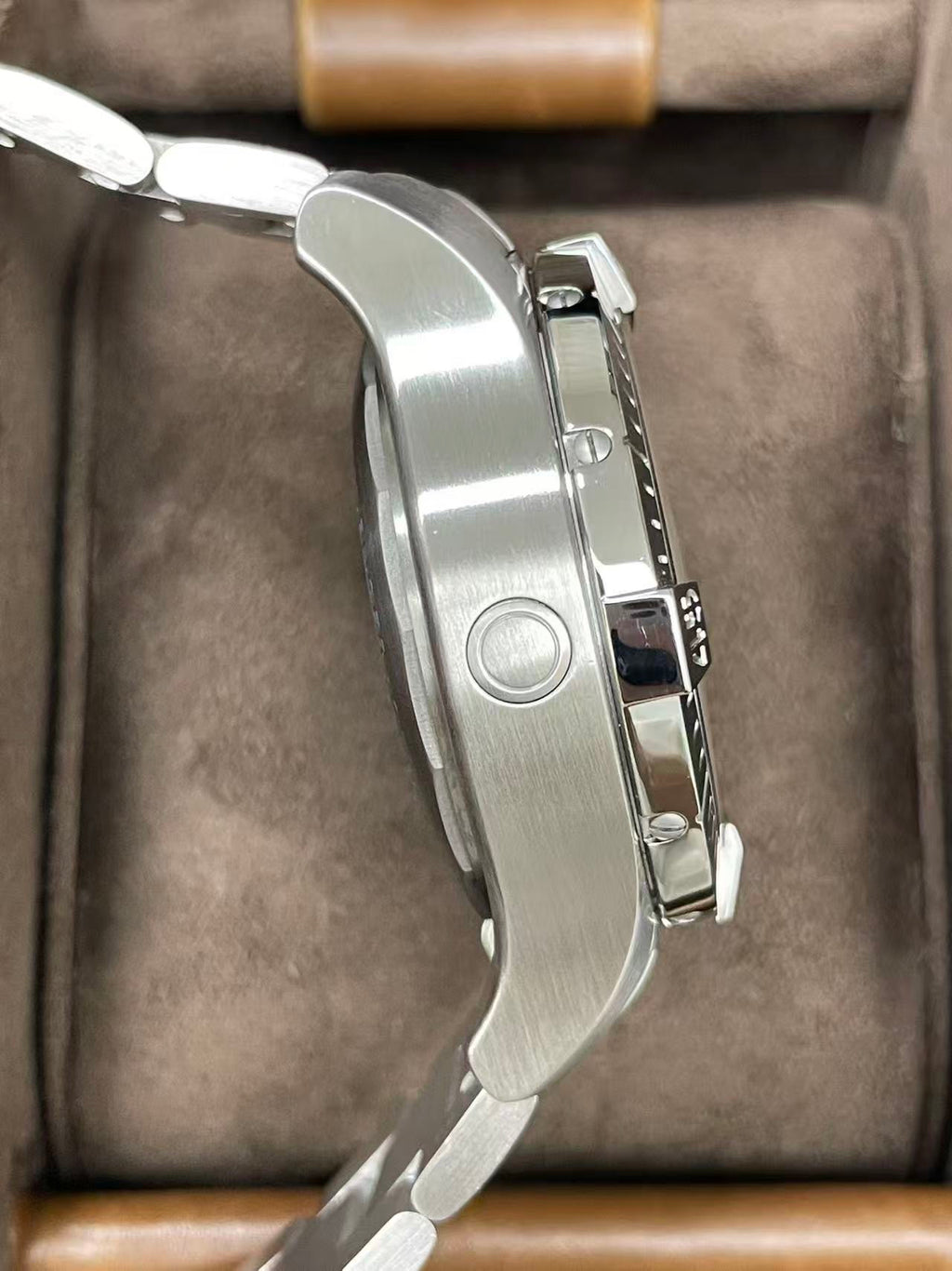 Breitling Avenger A17319101I1A1, 2023 full set