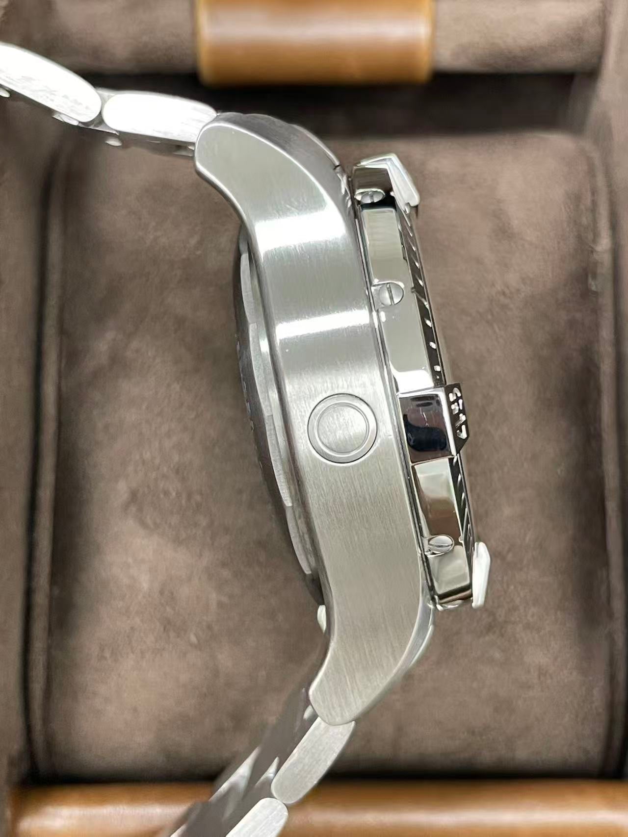 Breitling Avenger A17319101I1A1, 2023 full set
