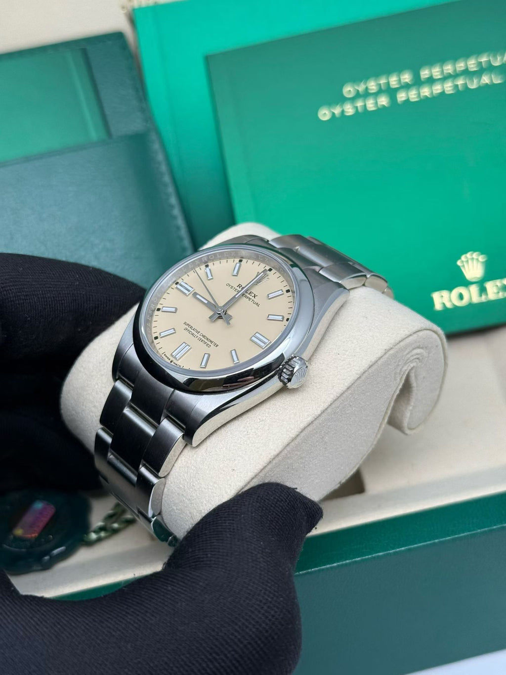 Rolex Oyster Perpetual Ref. M126000-0012 automatic perpetual mechanical movement Oystersteel 36mm full set 2025