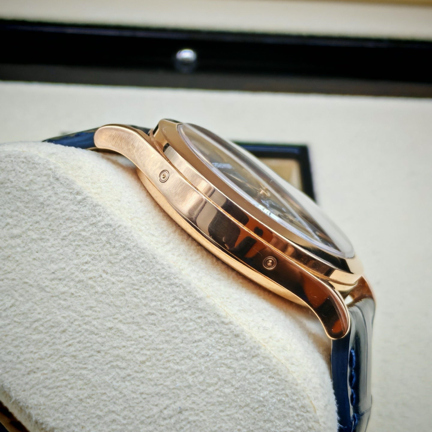 Patek Philippe Complications Ref. 5396R-014 automatic mechanical movement 18k rose gold 38.5mm blue dial watch only